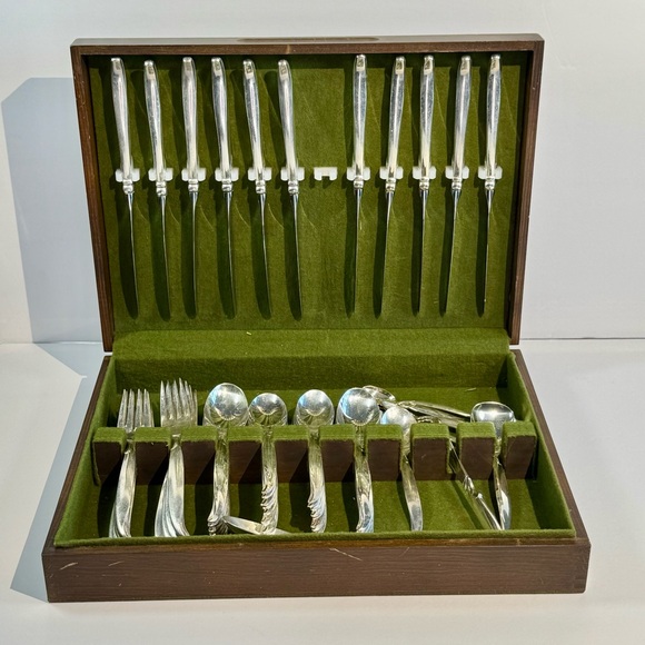 Vintage63 Pc 1847 Rogers Brothers FLAIR Flatware Silverware Set With Wood Case